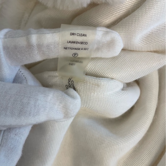 Elegant White Crop Faux Fur Calvin Klein Size Large - Picture 13 of 14